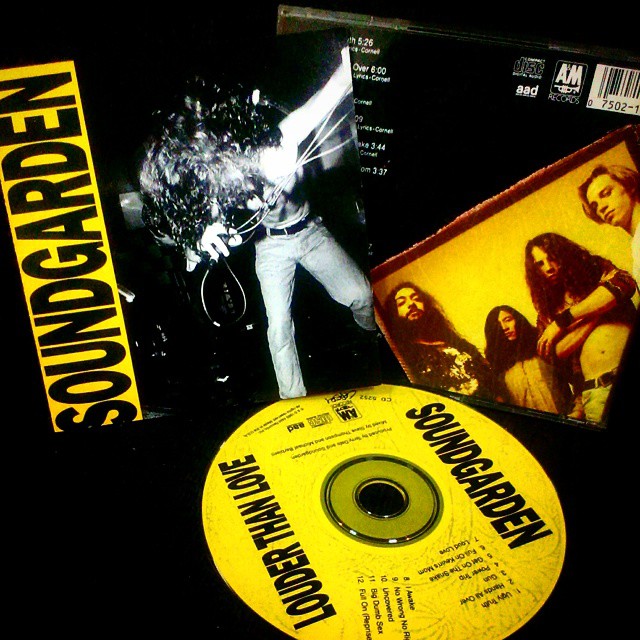 Soundgarden - Louder Than Love.(1989)
#soundgarden#mattcamer...