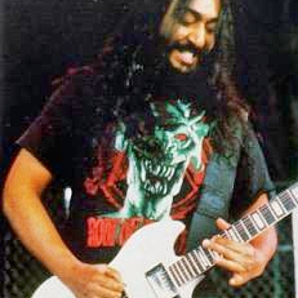 I love Kim Thayil and his guitar genius so much.
-
-
(--)Won...