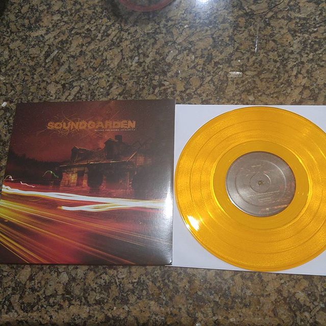 Picked up this Soundgarden 10" the other day, and I love it!...